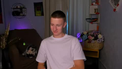 Snapshot of noah_nero chatting on June 10, 12:37 pm Noah online show from June 10, 12:37 pm