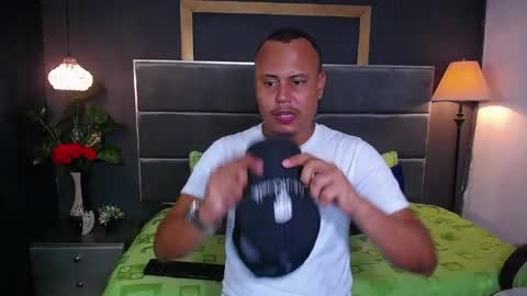 Snapshot of noah_oliver1 chatting on June 2, 1:18 am NOAH online show from June 2, 1:18 am