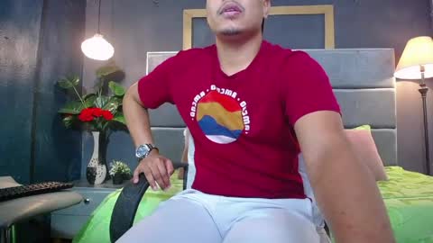 Snapshot of noah_oliver1 chatting on June 5, 1:45 am NOAH online show from June 5, 1:45 am
