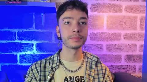    online show from September 25, 12:42 pm