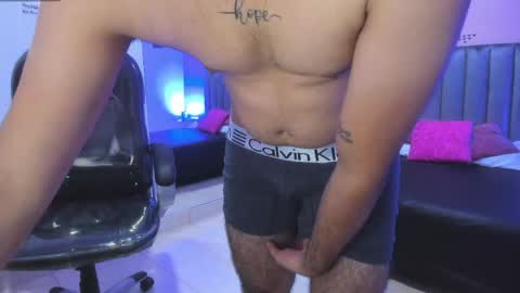 Snapshot of noah_sin_ chatting on May 15, 11:17 am noah sin online show from May 15, 11:17 am