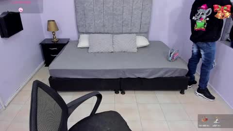 noah_smith04 online show from January 5, 11:59 am