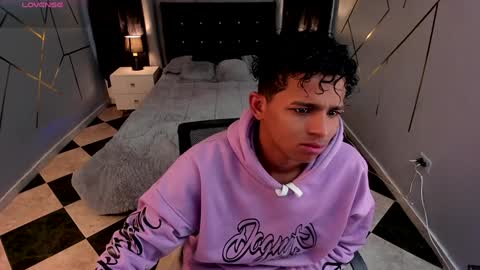 Snapshot of noah_smith04 chatting on January 24, 12:41 pm noah_smith04 online show from January 24, 12:41 pm