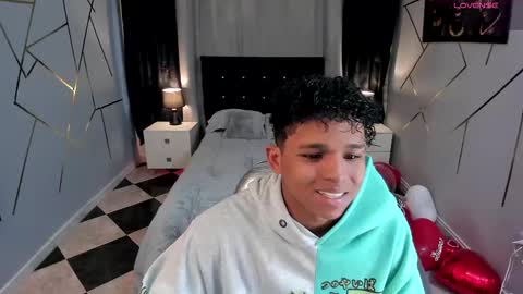 Snapshot of noah_smith04 chatting on February 18, 10:25 pm noah_smith04 online show from February 18, 10:25 pm