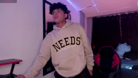 Snapshot of noah_smith04 chatting on September 15, 10:43 pm noah_smith04 online show from September 15, 10:43 pm