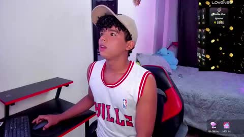 Snapshot of noah_smith04 chatting on October 6, 7:55 pm noah_smith04 online show from October 6, 7:55 pm