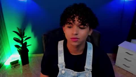 Snapshot of noah_smith04 chatting on October 20, 12:16 pm noah_smith04 online show from October 20, 12:16 pm