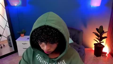 Snapshot of noah_smith04 chatting on November 7, 4:45 am noah_smith04 online show from November 7, 4:45 am