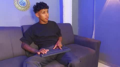 NOAH SMITH online show from March 4, 3:12 am