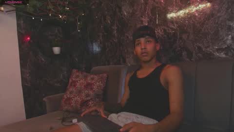 NOAH SMITH online show from March 18, 3:20 am