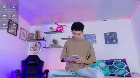 noah tyler  online show from October 2, 7:43 pm