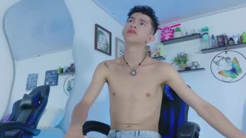 noah tyler  online show from June 4, 6:14 pm