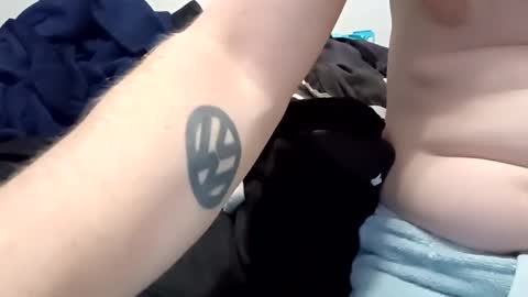 Snapshot of noah_wesley chatting on January 1, 5:43 am Noah Wesley online show from January 1, 5:43 am