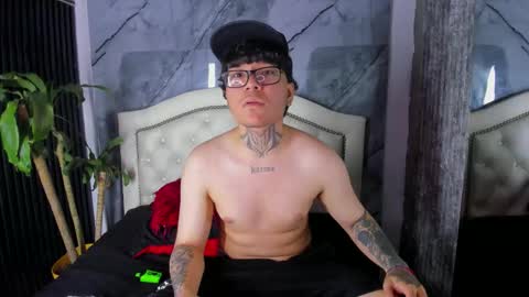 Snapshot of noah_west18 chatting on December 1, 7:52 pm NOAH online show from December 1, 7:52 pm