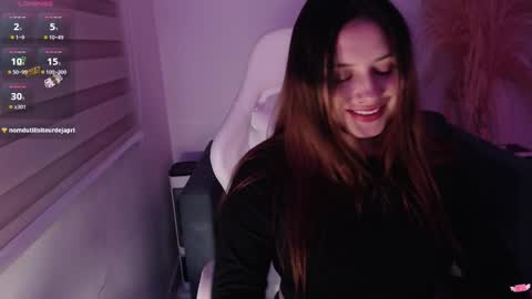 noah_white3 online show from January 14, 11:31 pm