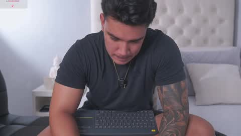 Noah Avery online show from April 1, 1:50 am