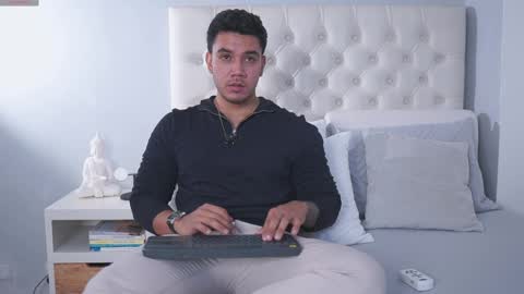 Noah Avery online show from April 8, 11:05 pm