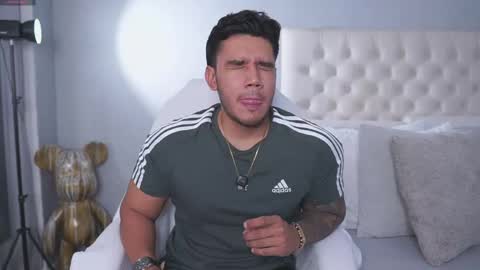 Noah Avery online show from April 16, 5:08 am