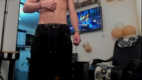 Snapshot of noahbrawn chatting on December 12, 12:22 pm LIAM- noah online show from December 12, 12:22 pm