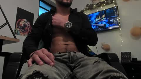 Snapshot of noahbrawn chatting on December 15, 12:17 pm LIAM- noah online show from December 15, 12:17 pm
