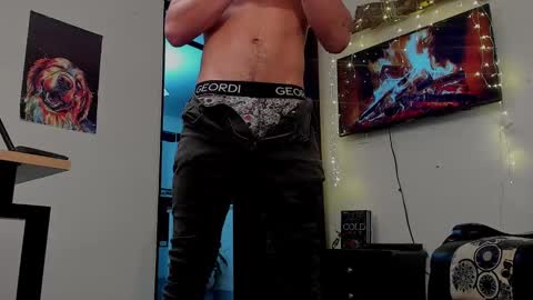 Snapshot of noahbrawn chatting on January 5, 12:10 pm LIAM- noah online show from January 5, 12:10 pm