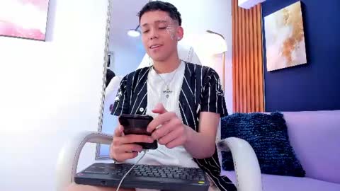 Snapshot of noahh_saenz chatting on June 25, 3:06 am Noah online show from June 25, 3:06 am