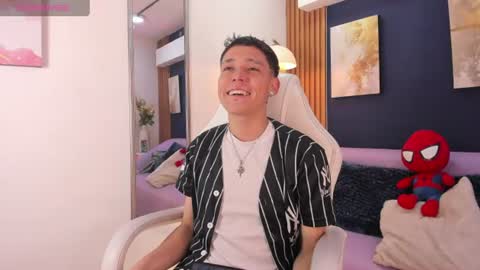 Snapshot of noahh_saenz chatting on July 12, 3:41 am Noah online show from July 12, 3:41 am