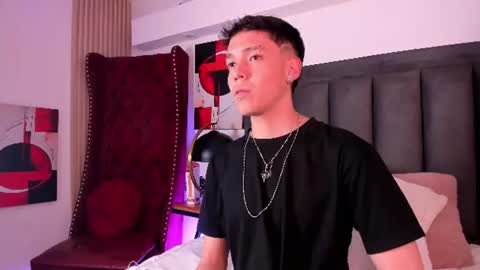 Snapshot of noahh_saenz chatting on July 22, 3:20 am Noah online show from July 22, 3:20 am
