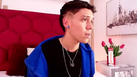Snapshot of noahh_saenz chatting on July 24, 3:37 am Noah online show from July 24, 3:37 am