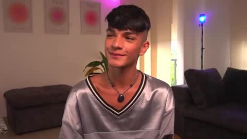 Snapshot of noahh_th03 chatting on June 19, 3:05 pm Noah online show from June 19, 3:05 pm
