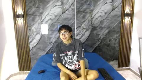 Snapshot of noahwalker__ chatting on April 21, 11:05 am online show from April 21, 11:05 am