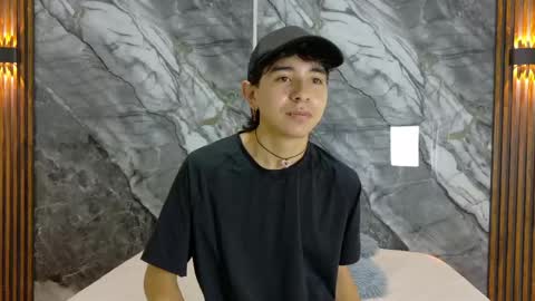 Snapshot of noahwalker__ chatting on May 6, 11:04 am online show from May 6, 11:04 am