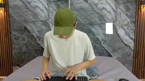 Snapshot of noahwalker__ chatting on May 9, 11:04 am online show from May 9, 11:04 am