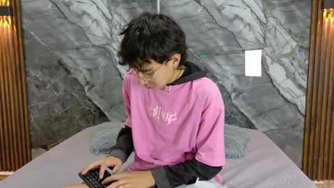 Snapshot of noahwalker__ chatting on May 13, 11:07 am online show from May 13, 11:07 am