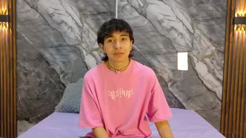 Snapshot of noahwalker__ chatting on May 19, 11:05 am online show from May 19, 11:05 am