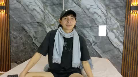 Snapshot of noahwalker__ chatting on May 20, 11:05 am online show from May 20, 11:05 am