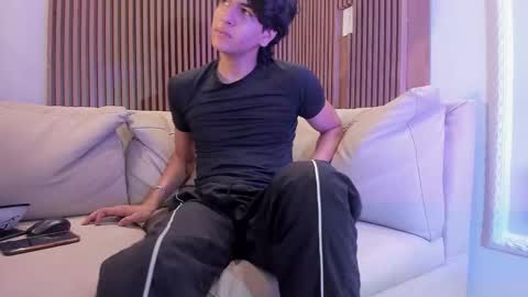 Snapshot of noahx_valko chatting on December 14, 2:44 pm noahx_valko online show from December 14, 2:44 pm