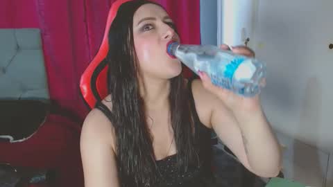 Snapshot of noamartin_ chatting on December 3, 9:57 pm Noamartin online show from December 3, 9:57 pm