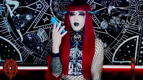 Snapshot of noamy_666 chatting on January 29, 5:40 am caroline online show from January 29, 5:40 am