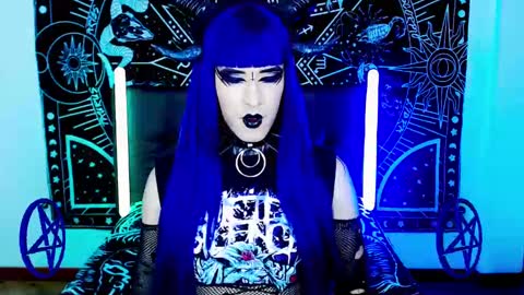 Snapshot of noamy_666 chatting on February 16, 2:20 am caroline online show from February 16, 2:20 am