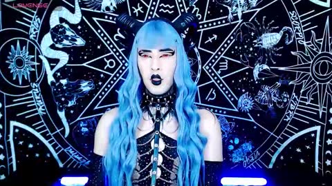 Snapshot of noamy_666 chatting on October 9, 2:59 pm caroline online show from October 9, 2:59 pm