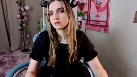 Snapshot of nocturnehuntress chatting on June 25, 7:46 am Alice online show from June 25, 7:46 am