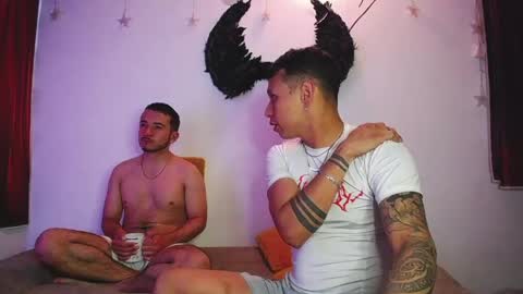 noha_and_iam1 online show from April 29, 12:31 pm
