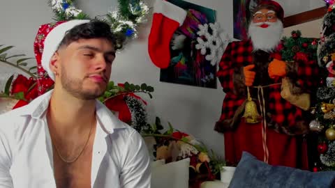 Snapshot of noha_miler chatting on December 5, 12:08 am kevin online show from December 5, 12:08 am