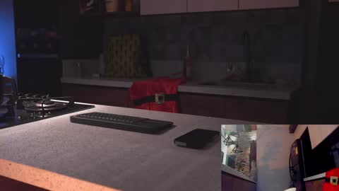 Snapshot of noha_miler chatting on December 9, 12:01 am kevin online show from December 9, 12:01 am