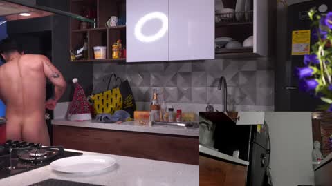 Snapshot of noha_miler chatting on December 9, 3:07 am kevin online show from December 9, 3:07 am