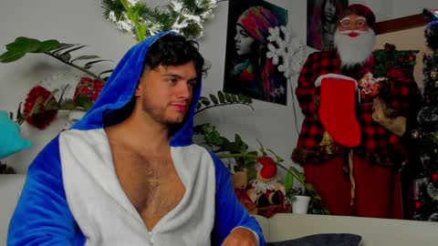 Snapshot of noha_miler chatting on December 15, 7:31 pm kevin online show from December 15, 7:31 pm