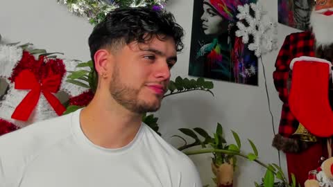 Snapshot of noha_miler chatting on December 26, 11:57 pm kevin online show from December 26, 11:57 pm