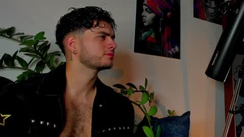 Snapshot of noha_miler chatting on January 10, 12:17 am kevin online show from January 10, 12:17 am