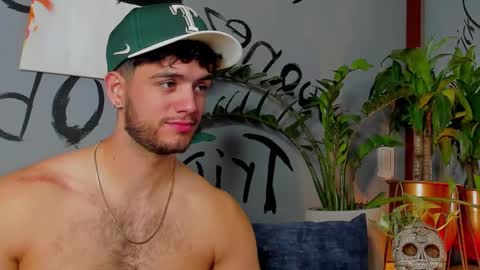 Snapshot of noha_miler chatting on February 14, 12:51 am kevin online show from February 14, 12:51 am